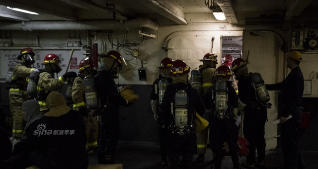 中美南海演习对比：解放军射导弹 美军轻松