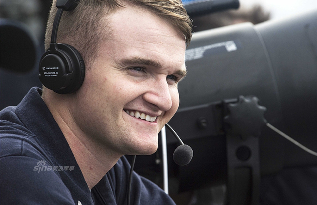 中美南海演习对比：解放军射导弹 美军轻松