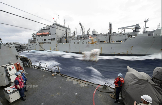 中美南海演习对比：解放军射导弹 美军轻松