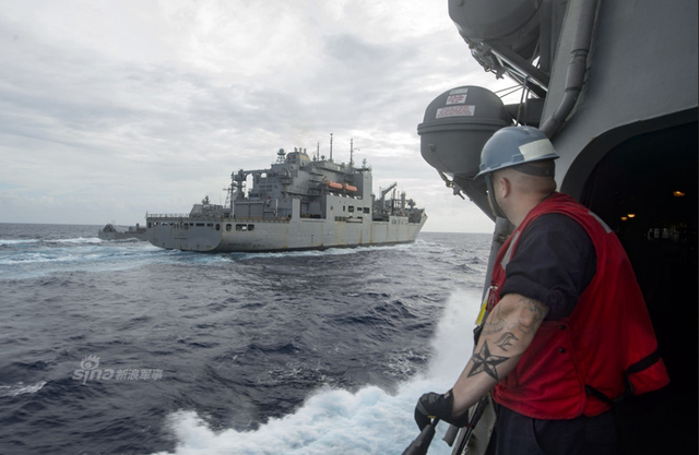 中美南海演习对比：解放军射导弹 美军轻松