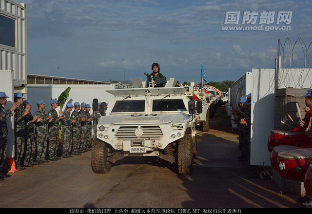 中国维和步兵营遇袭细节:炮弹击中战车内部爆炸