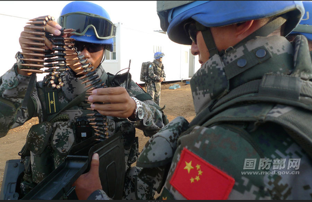 中国维和步兵营遇袭细节:炮弹击中战车内部爆炸