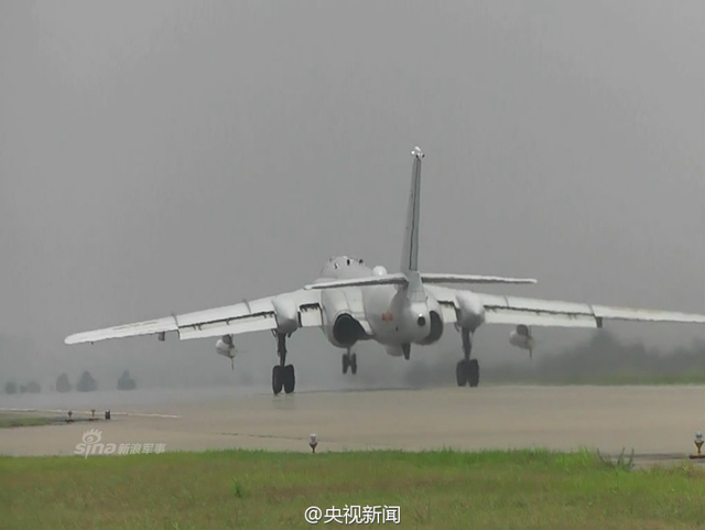 中国空军赴南海常态化战备巡航