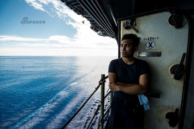 美国海军航母里根号继续南海巡航