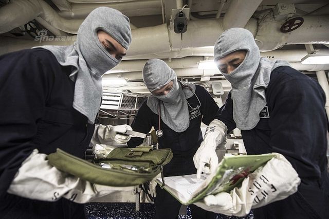 美国巡洋舰巡航在南海 破坏这里安宁