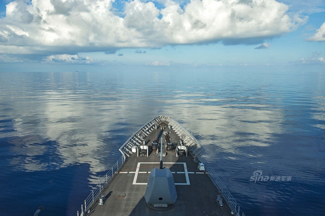 美国巡洋舰巡航在南海 破坏这里安宁