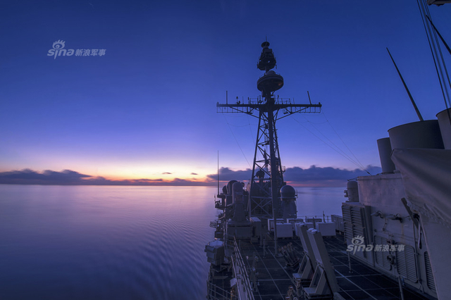 美国巡洋舰巡航在南海 破坏这里安宁