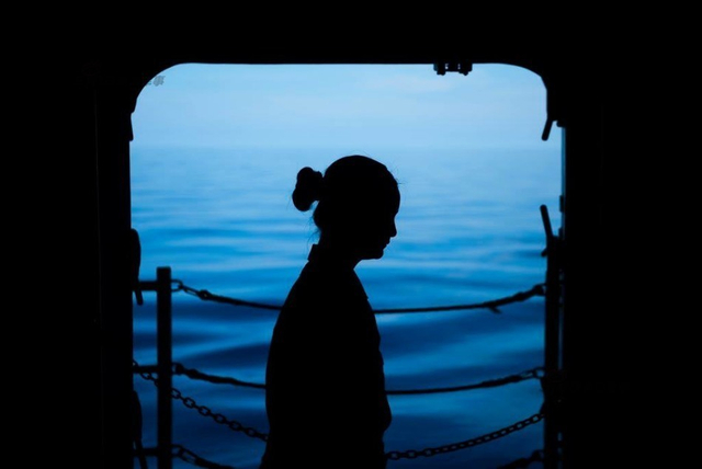 美国巡洋舰巡航在南海 破坏这里安宁