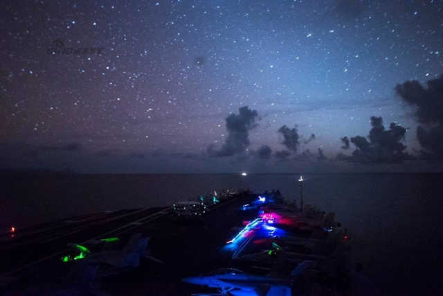 美国巡洋舰巡航在南海 破坏这里安宁