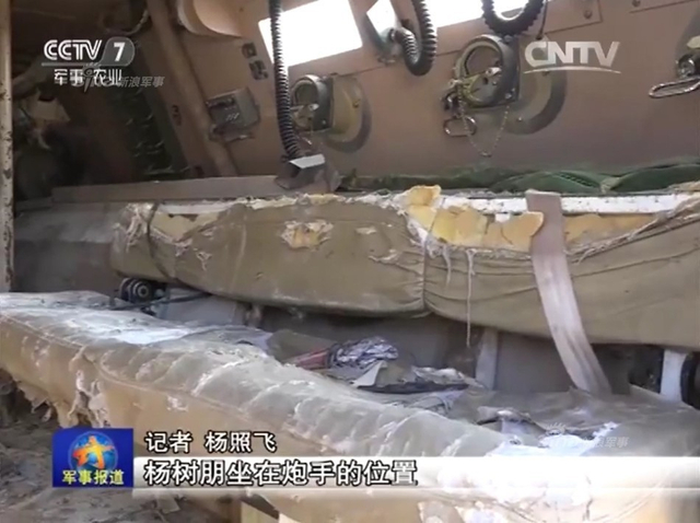 中国南苏丹维和部队遇袭 装甲车顶遭炮弹洞穿
