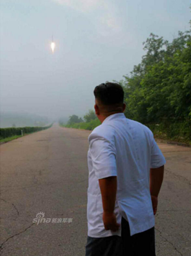 朝鲜一天连射3导弹画面曝光 金正恩现场观看