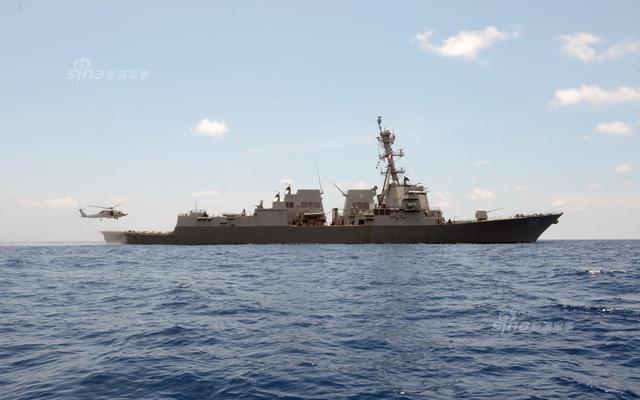 美军大兵在南海吃菠萝饭
