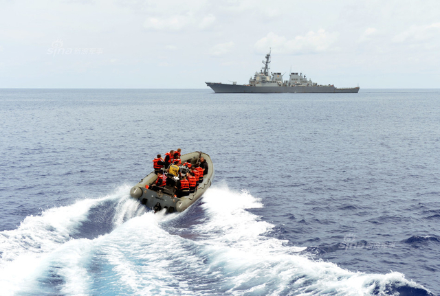 美军驱逐舰群继续南海狐假虎威