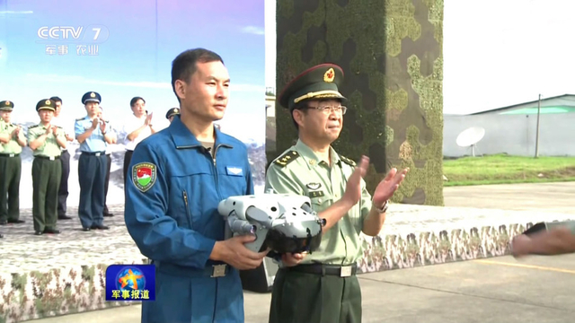 我陆航所有作战部队列装武直10 异形头盔抢眼