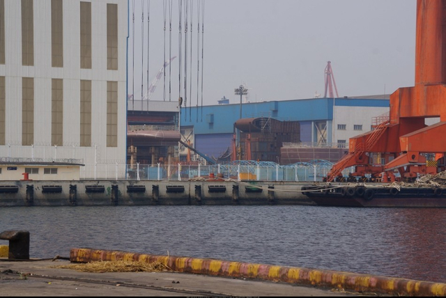 齐活儿!疑似国产航母装上滑跃甲板 全面貌曝光