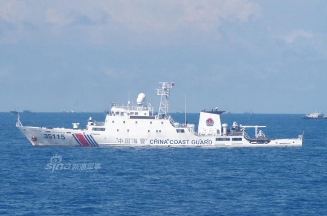 中国6艘海警船护航230余艘渔船 进入钓鱼岛