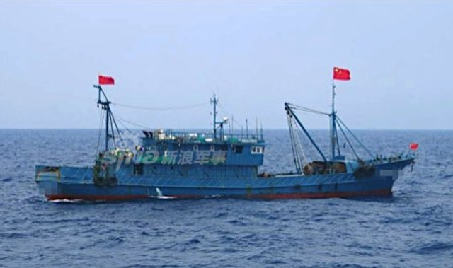 中国6艘海警船护航230余艘渔船 进入钓鱼岛