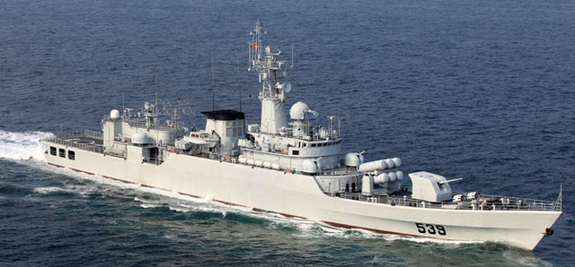 中国6艘海警船护航230余艘渔船 进入钓鱼岛