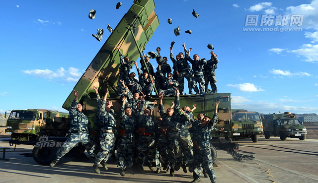红旗9抗饱和发射！中国空军导弹师防空实弹演习