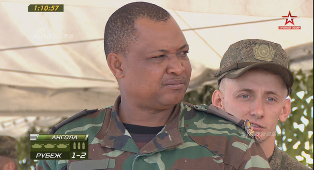 中国96B坦克以绝对优势首个冲过终点