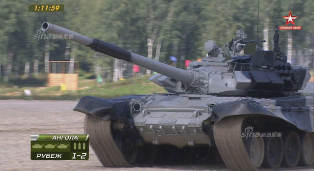 中国96B坦克以绝对优势首个冲过终点