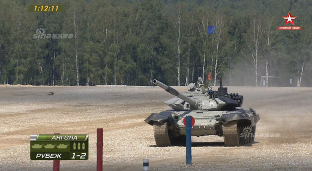 中国96B坦克以绝对优势首个冲过终点