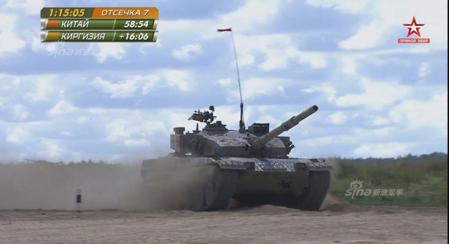 中国96B坦克以绝对优势首个冲过终点