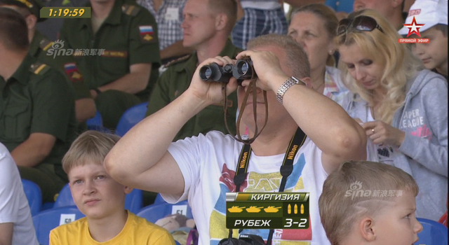 中国96B坦克以绝对优势首个冲过终点