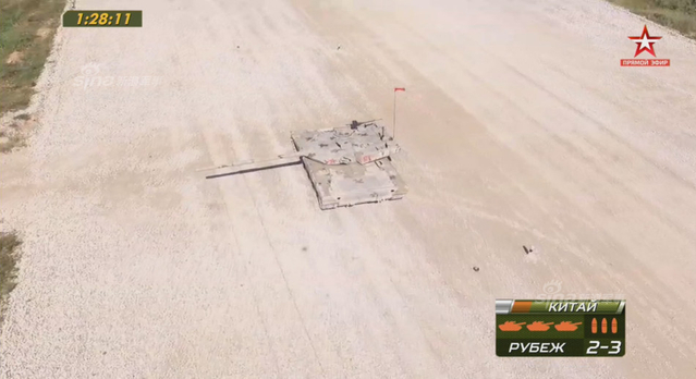 中国96B坦克以绝对优势首个冲过终点