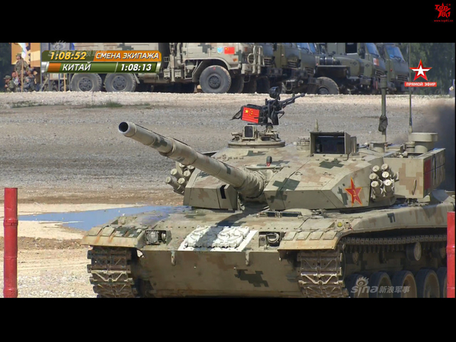 中国96B坦克以绝对优势首个冲过终点