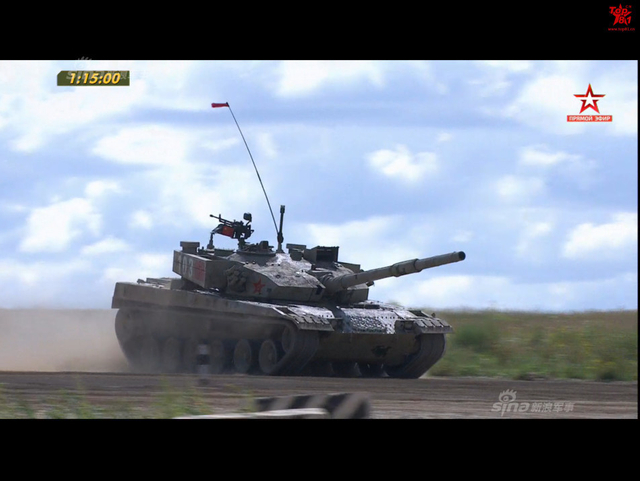 中国96B坦克以绝对优势首个冲过终点