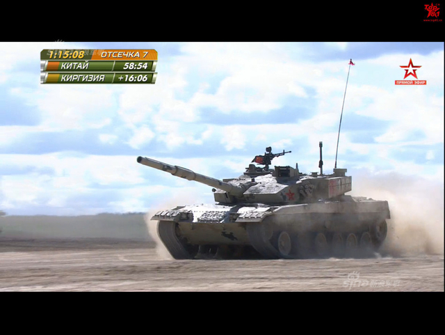 中国96B坦克以绝对优势首个冲过终点