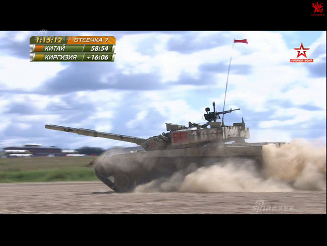 中国96B坦克以绝对优势首个冲过终点