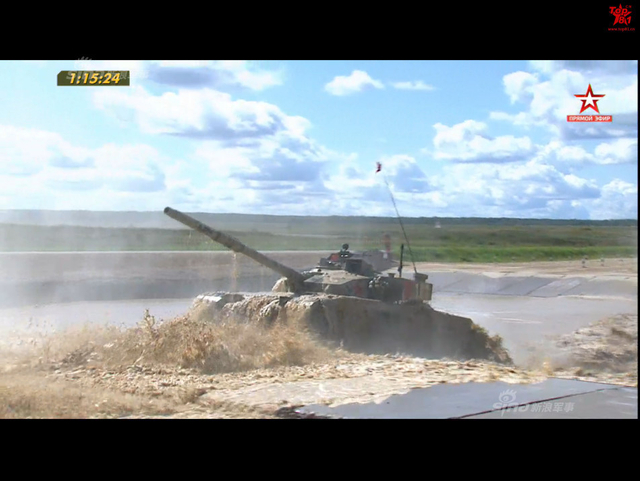 中国96B坦克以绝对优势首个冲过终点