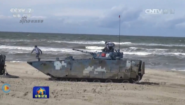 05式大战俄制步战！中国陆战队角力海上登陆赛