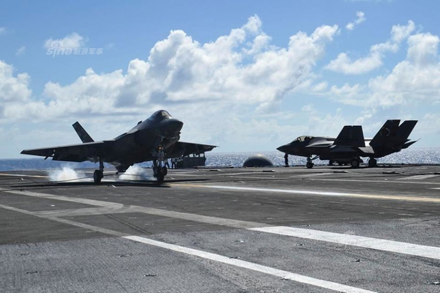 美国F35C舰载机将在2018年使用