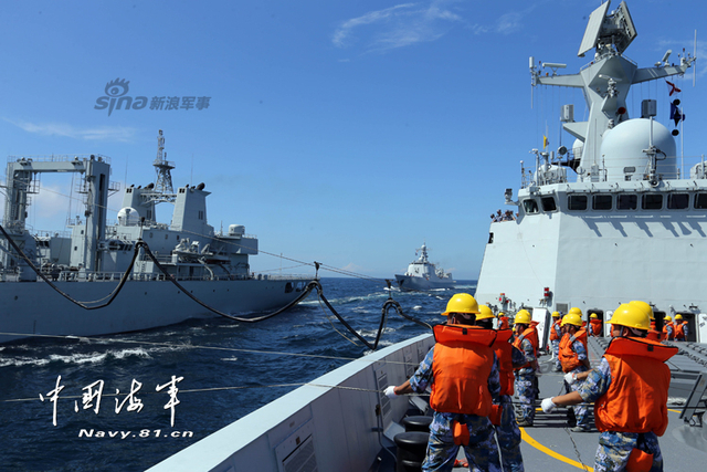 威慑日本海自!中国东海舰队海上实弹射击演练