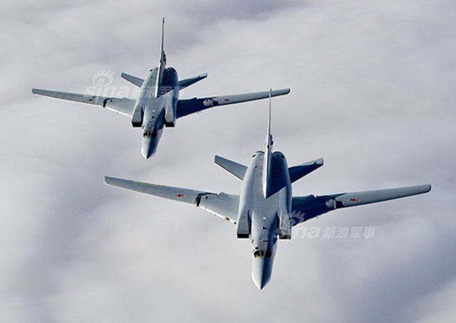 俄图22M3和苏34轰炸机从伊朗出发炸is