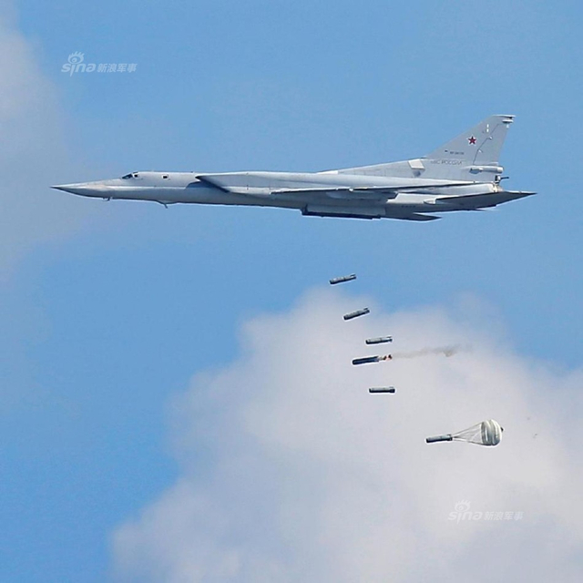 俄图22M3和苏34轰炸机从伊朗出发炸is