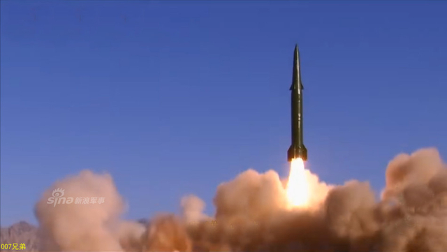 首见火箭军东风16使用子母弹攻击模拟机场猛图