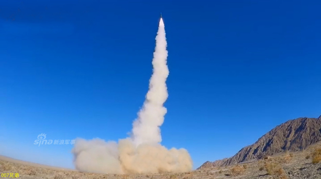 首见火箭军东风16使用子母弹攻击模拟机场猛图