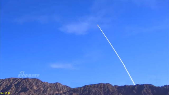 首见火箭军东风16使用子母弹攻击模拟机场猛图