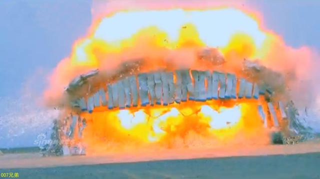 首见火箭军东风16使用子母弹攻击模拟机场猛图