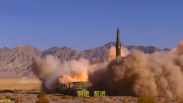 首见火箭军东风16使用子母弹攻击模拟机场猛图