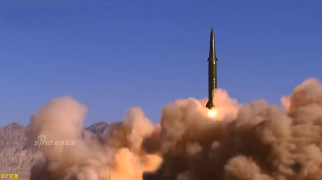 首见火箭军东风16使用子母弹攻击模拟机场猛图