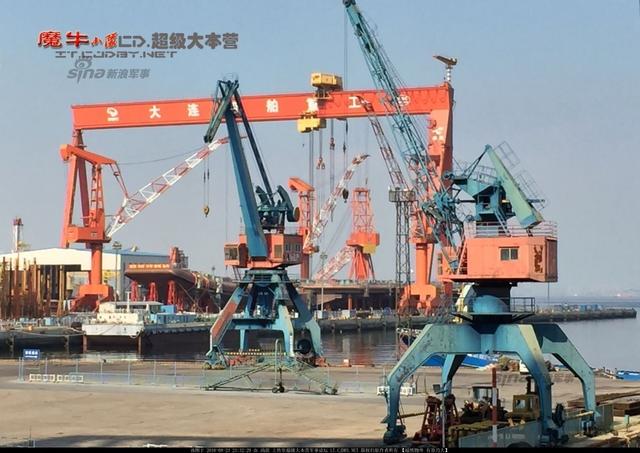 大连在建国产航母和052D舰