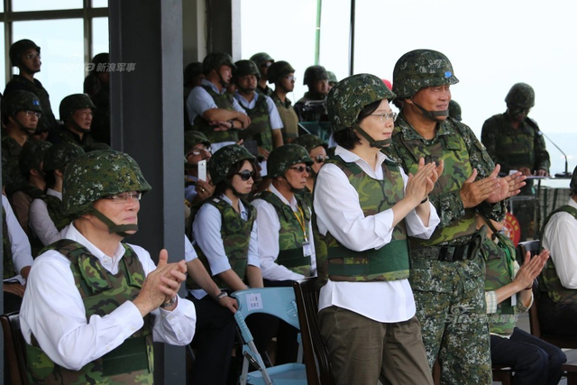 台汉光军演模拟大陆攻台 蔡英文全副武装视察