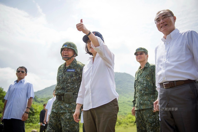 台汉光军演模拟大陆攻台 蔡英文全副武装视察