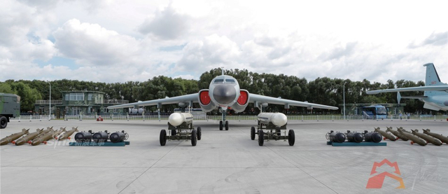 轰6K轰炸机首次对公众展示 多次巡航南海