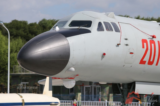 轰6K轰炸机首次对公众展示 多次巡航南海